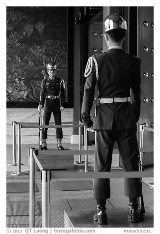 Honor Guards, Martyrs Shrine. Taipei, Taiwan (black and white)