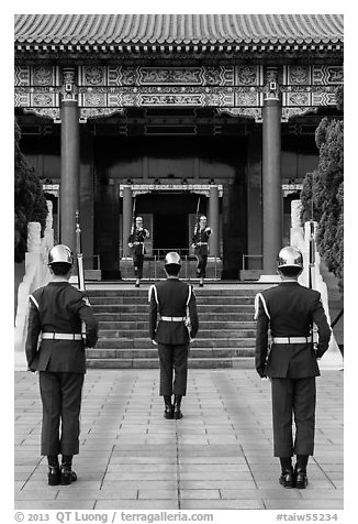 Changing of the honor guard, Martyrs Shrine. Taipei, Taiwan (black and white)