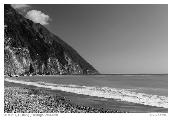 Gravel beach and turquoise waters. Taroko National Park, Taiwan