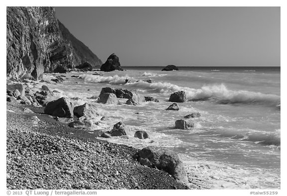 Waves and boulders. Taroko National Park, Taiwan (black and white)