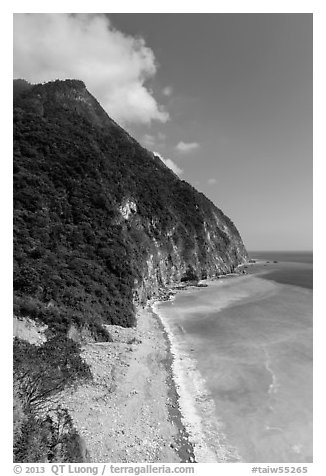 Lush high hills drop into turquoise ocean. Taroko National Park, Taiwan