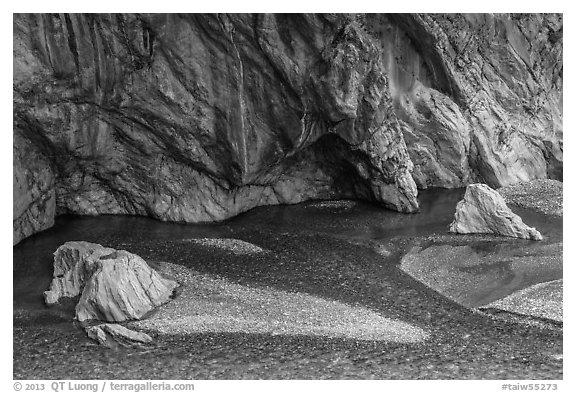 Creek and marbled walls, Taroko Gorge. Taroko National Park, Taiwan (black and white)