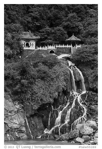 Changchun Shrine and waterfall. Taroko National Park, Taiwan (black and white)
