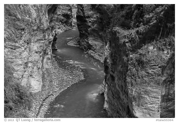 Liwu River meanders in narrow marble gorge. Taroko National Park, Taiwan (black and white)