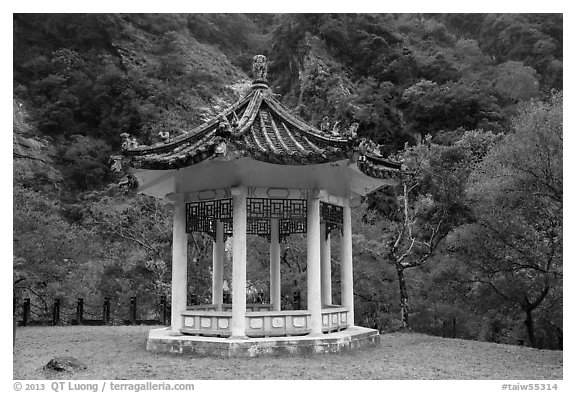 Yuefei Pavillion, Taroko Gorge. Taroko National Park, Taiwan (black and white)