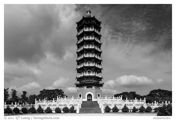 Tsen Pagoda. Sun Moon Lake, Taiwan (black and white)
