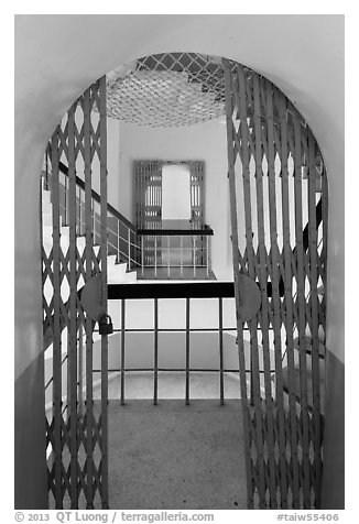 Blue grids and guardrails, Tsen Pagoda. Sun Moon Lake, Taiwan (black and white)