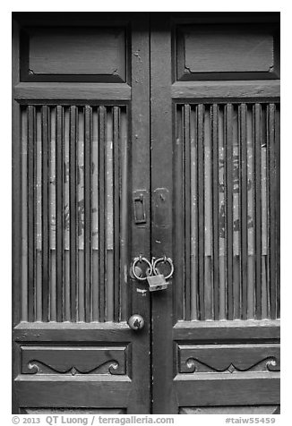 Door and paddlock. Lukang, Taiwan (black and white)
