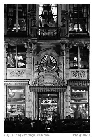 La Chaloupe d'or tavern, former tailors guild house, Grand Place, night. Brussels, Belgium