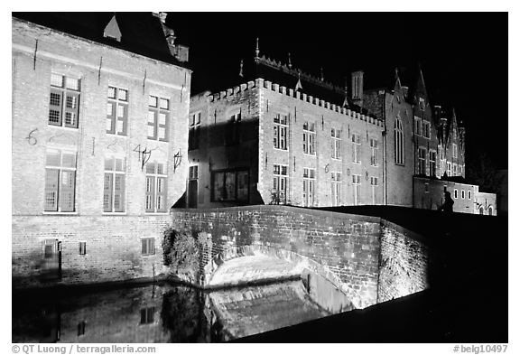Bridge and house at night. Bruges, Belgium (black and white)