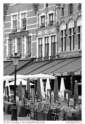 Restaurants and cafes on the Markt. Bruges, Belgium (black and white)