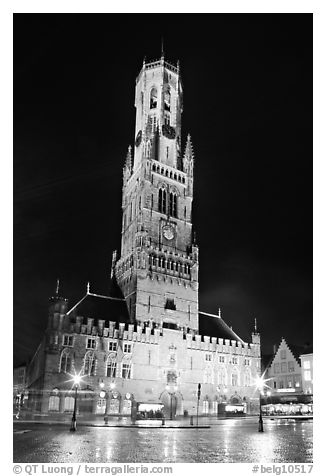 Halletoren belfry at night. Bruges, Belgium (black and white)
