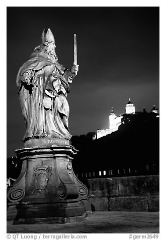 Saint Killian statue on  Alte Mainbrucke (bridge) and Festung Marienberg (citadel) at night. Wurzburg, Bavaria, Germany