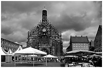 Liebfrauenkirche (church of Our Lady) and Hauptmarkt. Nurnberg, Bavaria, Germany (black and white)