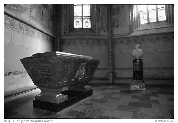 Tomb and bust, royal residence of Drottningholm. Sweden (black and white)