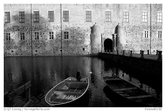 Boat and moat of Vadstena slott. Gotaland, Sweden (black and white)