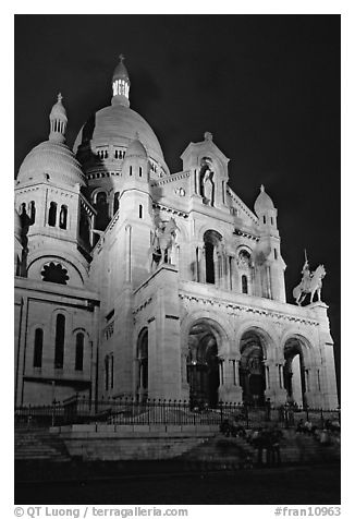 Sacre-coeur basilic at night. Paris, France (black and white)