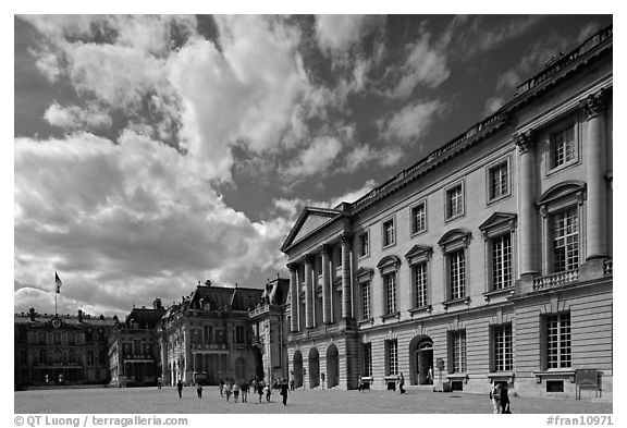 Entrance court of the Versailles Palace. France (black and white)