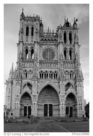 Cathedral facade, Amiens. France (black and white)