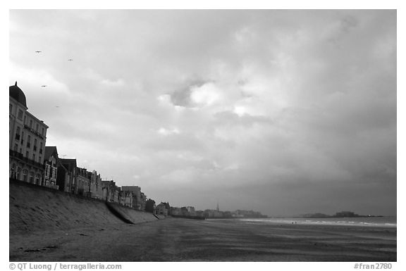 Waterfront and beach, Saint Malo. Brittany, France (black and white)