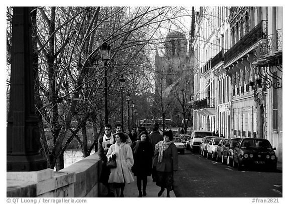 Walking on the Saint-Louis island. Paris, France (black and white)