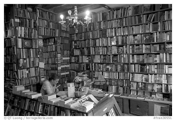 Shakespeare and Company bookstore. Quartier Latin, Paris, France (black and white)