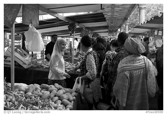 Popular street market. Paris, France (black and white)