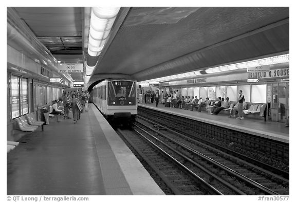 Franklin Roosevelt subway station. Paris, France