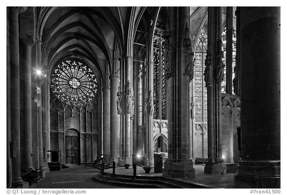 Transept, basilique St-Nazaire. Carcassonne, France (black and white)