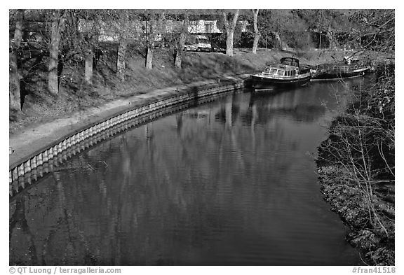 Bend with boats, Canal du Midi. Carcassonne, France (black and white)