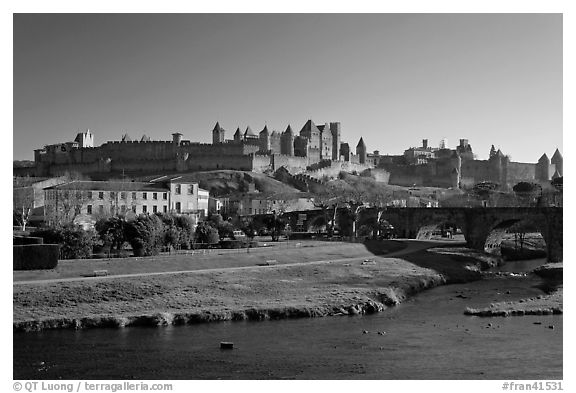 Aude River, Pont Vieux and medieval city. Carcassonne, France (black and white)