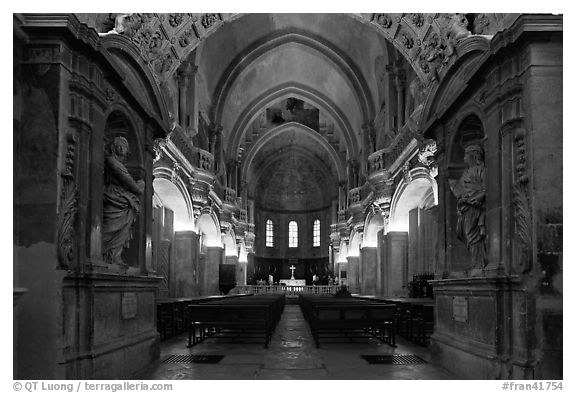 Inside the Cathedral of Notre-Dame-des-Doms. Avignon, Provence, France (black and white)