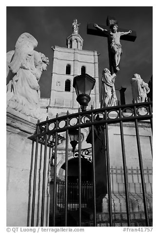 Cross in front of Notre-Dame-des-Doms Cathedral. Avignon, Provence, France (black and white)