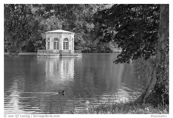 Pavillion and Etang des Carpes, Fontainebleau Palace. France (black and white)