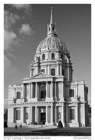 South side of the Invalides hospice with domed royal chapel. Paris, France (black and white)