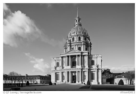 Hotel des Invalides, late afternoon. Paris, France (black and white)