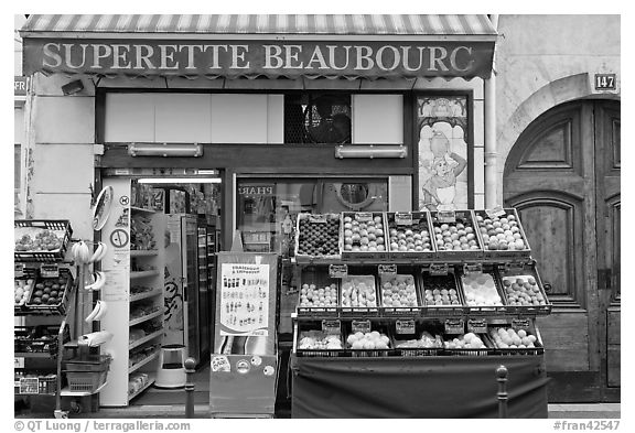 Grocery. Paris, France (black and white)