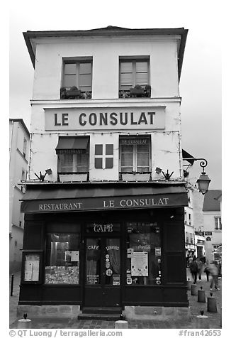 Le Consulat Restaurant, Montmartre. Paris, France (black and white)