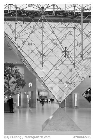 Pyramide inversee (Inverted pyramid) skylight. Paris, France (black and white)