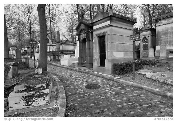 Memorials and tombs, Pere Lachaise cemetery. Paris, France (black and white)