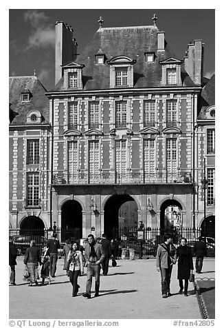 Pavillion de la Reine, Place des Vosges. Paris, France (black and white)