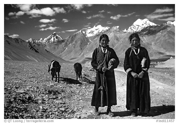 Women on trail near Padum, Zanskar, Jammu and Kashmir. India (black and white)