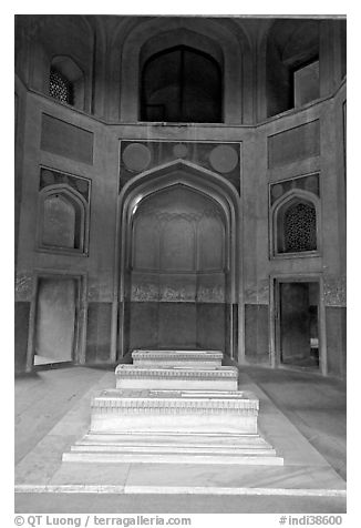 Tomb inside cenotaph, Humayun's tomb. New Delhi, India (black and white)