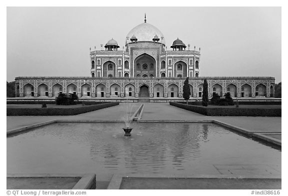 Basin, watercourses, and Humayun's tomb,. New Delhi, India (black and white)