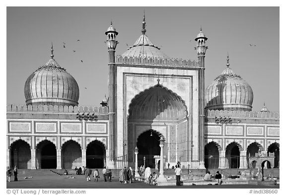 Jama Masjid, India's largest mosque, morning. New Delhi, India (black and white)