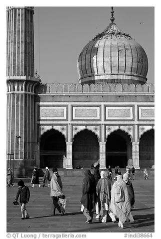 Group of people, courtyard, prayer hall, and dome, Jama Masjid. New Delhi, India (black and white)