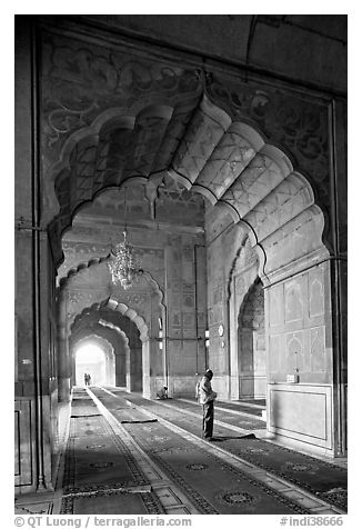 Muslim man in prayer, prayer hall, Jama Masjid. New Delhi, India (black and white)