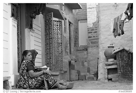 Women sitting in alley painted with indigo tinge. Jodhpur, Rajasthan, India (black and white)
