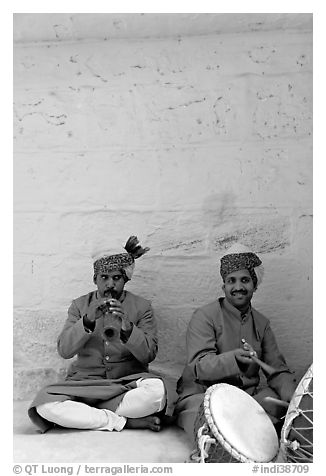 Musicians, Mehrangarh Fort. Jodhpur, Rajasthan, India (black and white)