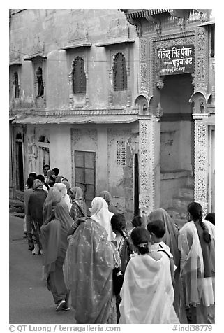 Women walking in a narrow old town street. Jodhpur, Rajasthan, India (black and white)